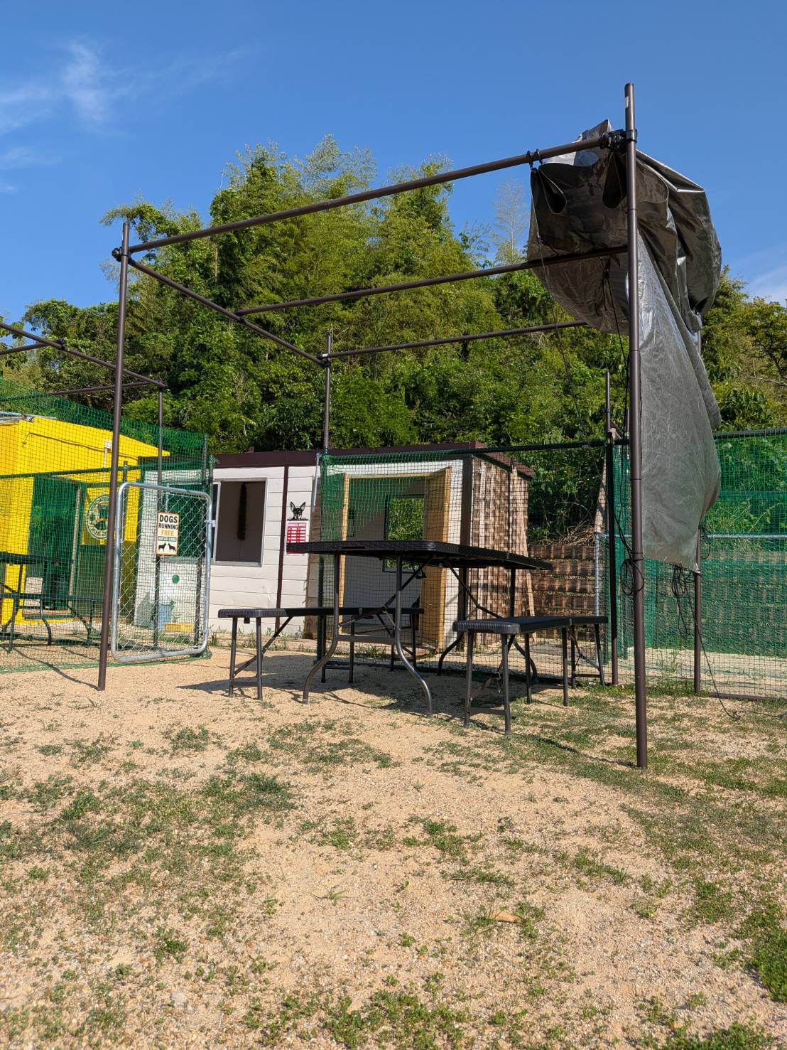 屋根付きBBQエリアの全景